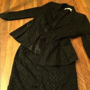 Vintage 80’s 2 Piece Suit (Blazer&Skirt)